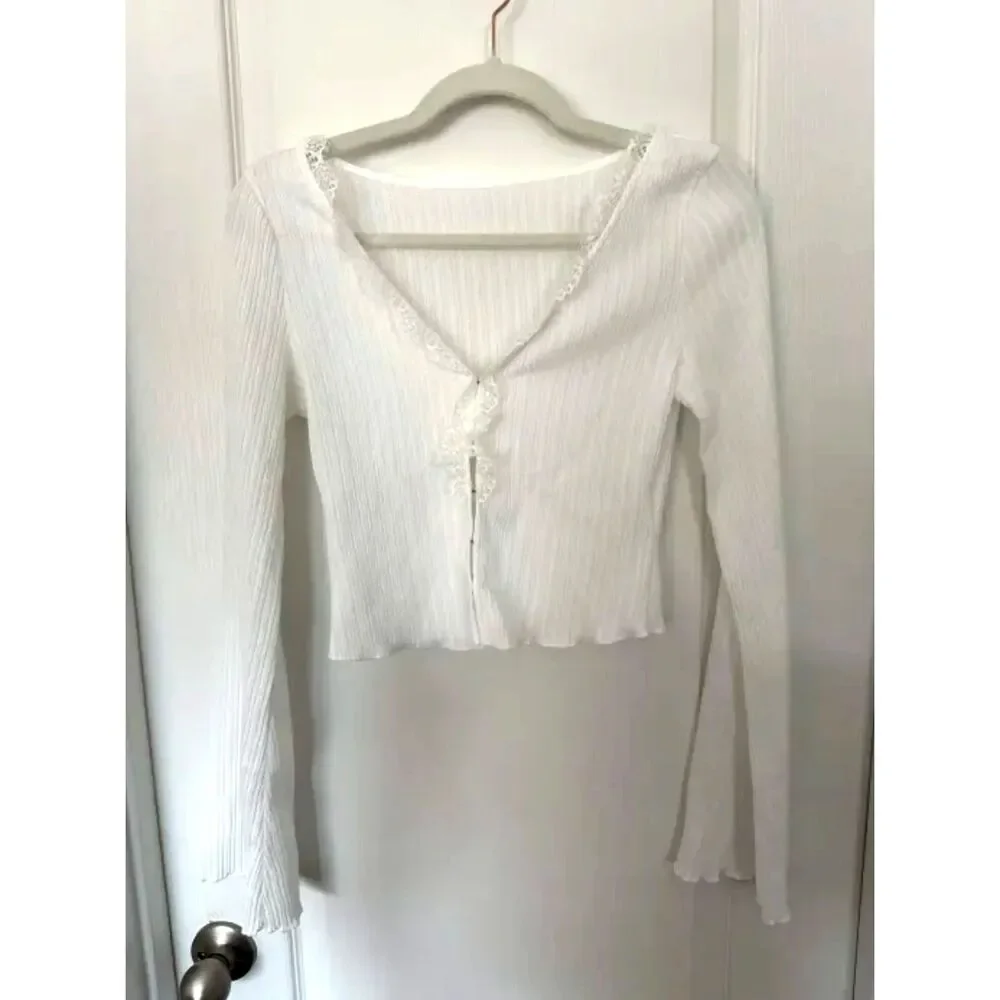 Commense White Ribbed Lace Trim Hook Front Long Sleeve Crop Top Small Boho Fairy - Picture 2 of 10